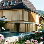 מלון Hirschen - Fine Hotel, Restaurant & 4*
