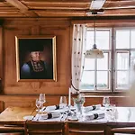 מלון Hirschen - Fine Hotel, Restaurant & 4*